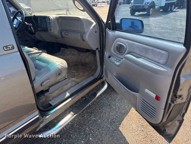 image for item EG6105 1999 Chevrolet Tahoe SUV