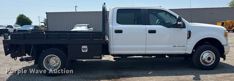 image for item EG6108 2017 Ford F350 Super Duty Crew Cab flatbed pickup truck