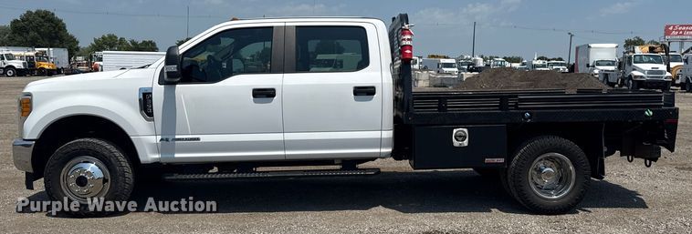 image for item EG6108 2017 Ford F350 Super Duty Crew Cab flatbed pickup truck