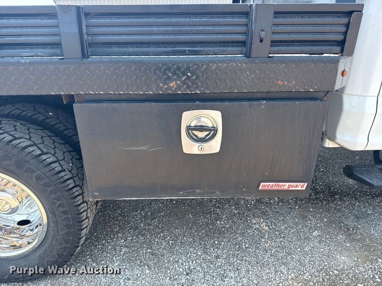 image for item EG6108 2017 Ford F350 Super Duty Crew Cab flatbed pickup truck