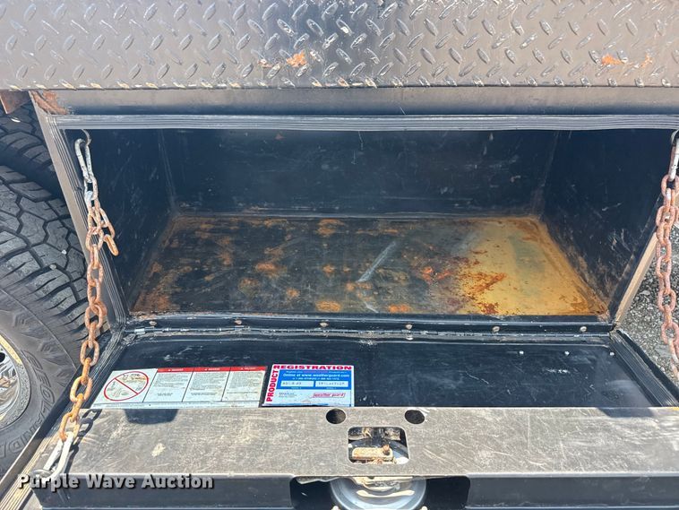 image for item EG6108 2017 Ford F350 Super Duty Crew Cab flatbed pickup truck