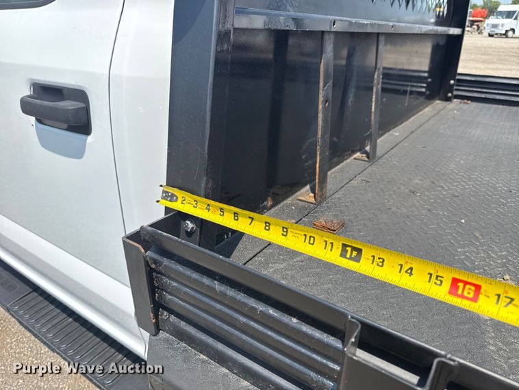 image for item EG6108 2017 Ford F350 Super Duty Crew Cab flatbed pickup truck