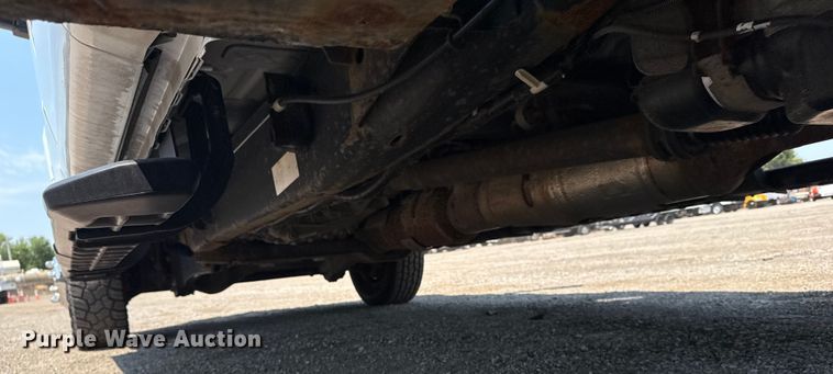 image for item EG6108 2017 Ford F350 Super Duty Crew Cab flatbed pickup truck