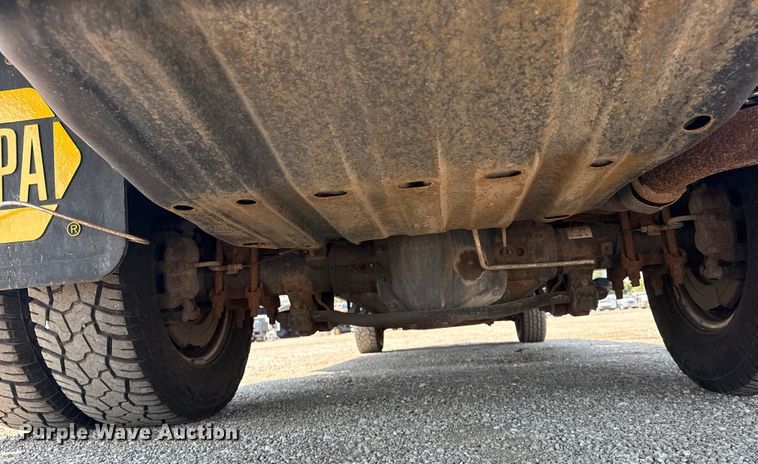 image for item EG6108 2017 Ford F350 Super Duty Crew Cab flatbed pickup truck