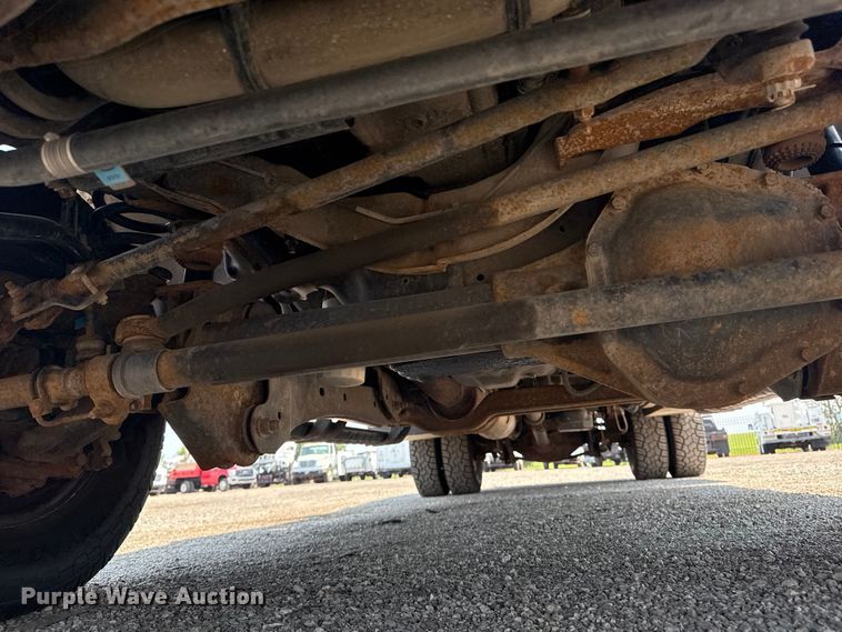 image for item EG6108 2017 Ford F350 Super Duty Crew Cab flatbed pickup truck