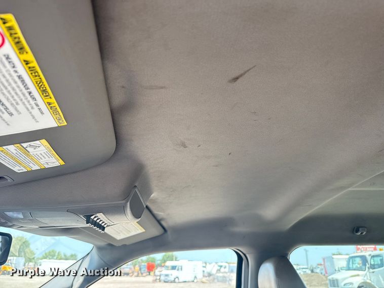 image for item EG6108 2017 Ford F350 Super Duty Crew Cab flatbed pickup truck