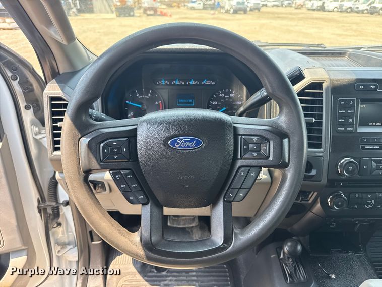 image for item EG6108 2017 Ford F350 Super Duty Crew Cab flatbed pickup truck