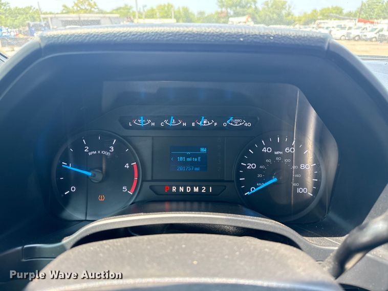 image for item EG6108 2017 Ford F350 Super Duty Crew Cab flatbed pickup truck