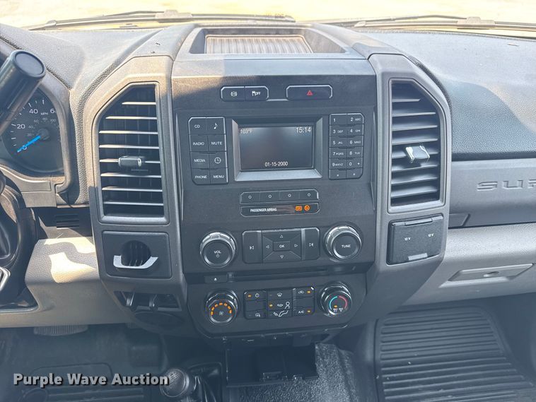 image for item EG6108 2017 Ford F350 Super Duty Crew Cab flatbed pickup truck