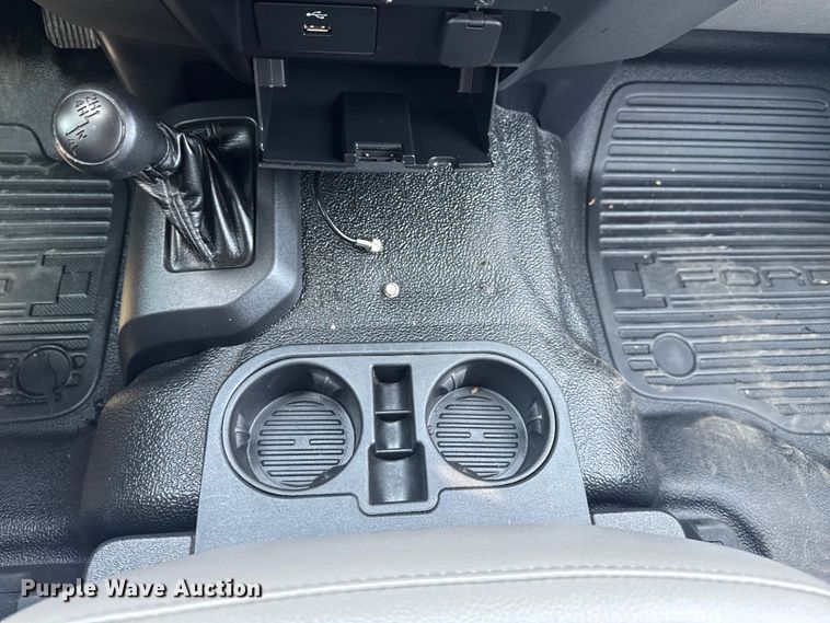 image for item EG6108 2017 Ford F350 Super Duty Crew Cab flatbed pickup truck