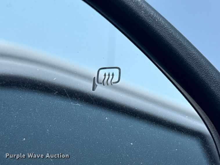 image for item EG6108 2017 Ford F350 Super Duty Crew Cab flatbed pickup truck