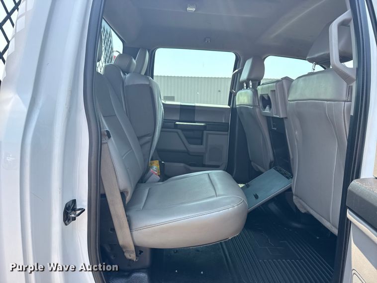 image for item EG6108 2017 Ford F350 Super Duty Crew Cab flatbed pickup truck