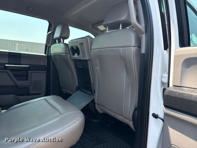 image for item EG6108 2017 Ford F350 Super Duty Crew Cab flatbed pickup truck