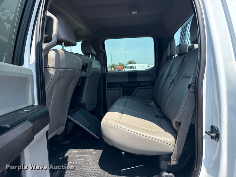 image for item EG6108 2017 Ford F350 Super Duty Crew Cab flatbed pickup truck