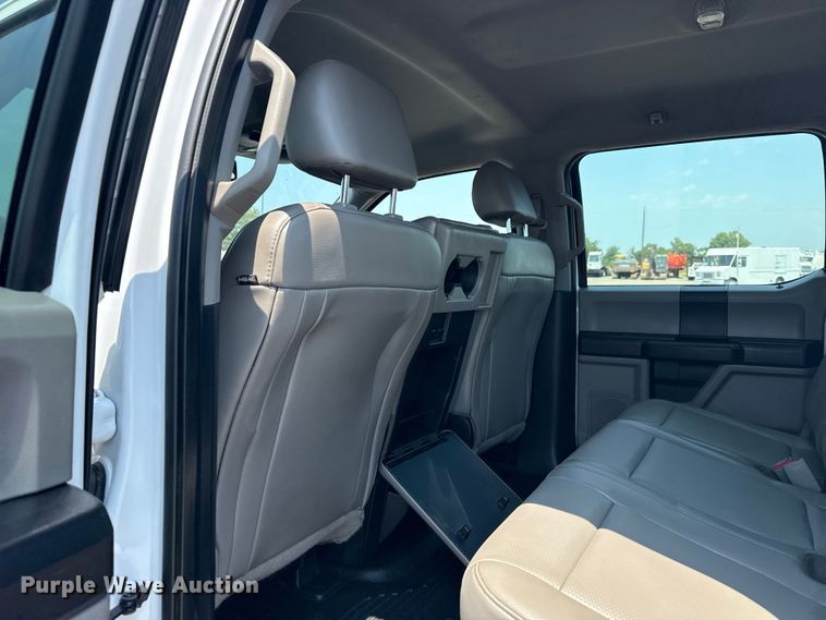 image for item EG6108 2017 Ford F350 Super Duty Crew Cab flatbed pickup truck