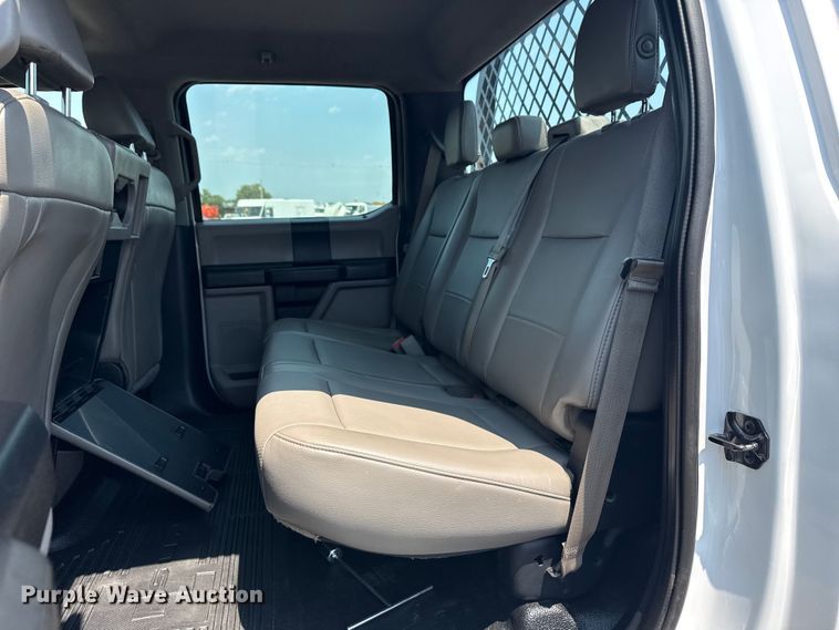 image for item EG6108 2017 Ford F350 Super Duty Crew Cab flatbed pickup truck