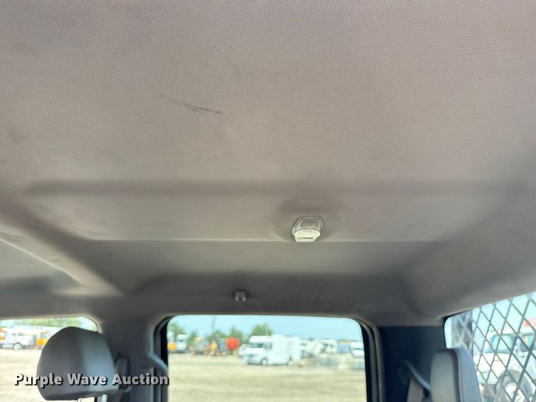 image for item EG6108 2017 Ford F350 Super Duty Crew Cab flatbed pickup truck