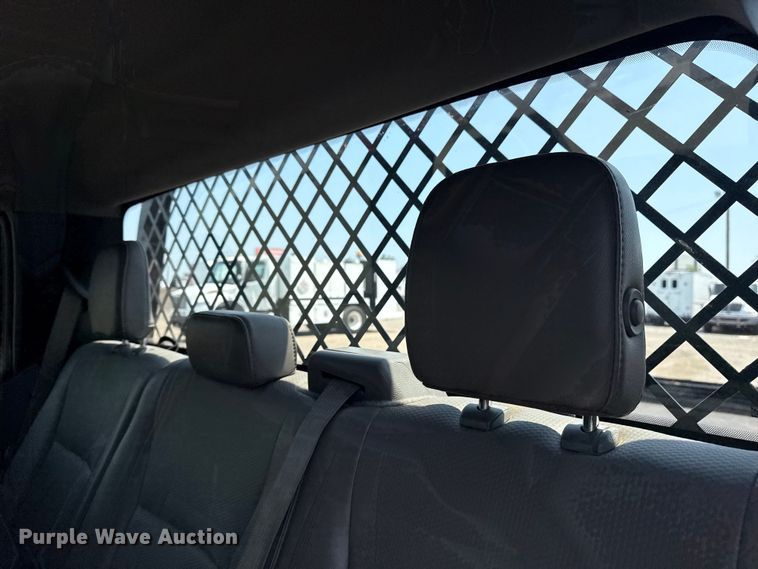 image for item EG6108 2017 Ford F350 Super Duty Crew Cab flatbed pickup truck