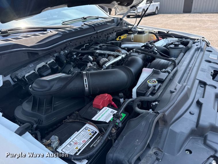 image for item EG6108 2017 Ford F350 Super Duty Crew Cab flatbed pickup truck