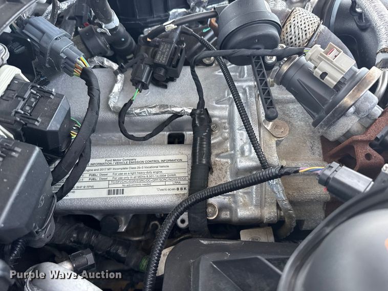 image for item EG6108 2017 Ford F350 Super Duty Crew Cab flatbed pickup truck