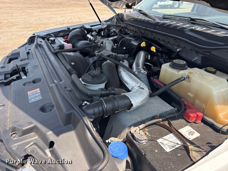 image for item EG6108 2017 Ford F350 Super Duty Crew Cab flatbed pickup truck