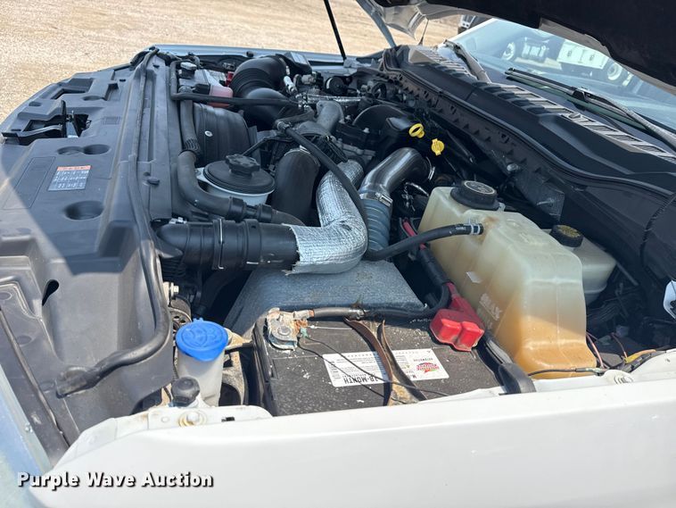 image for item EG6108 2017 Ford F350 Super Duty Crew Cab flatbed pickup truck