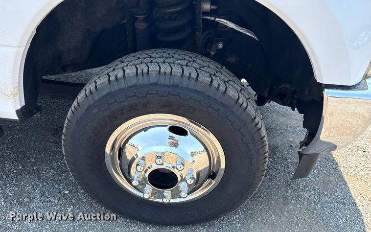 image for item EG6108 2017 Ford F350 Super Duty Crew Cab flatbed pickup truck