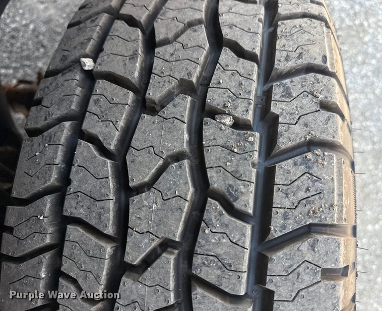 image for item EG6108 2017 Ford F350 Super Duty Crew Cab flatbed pickup truck