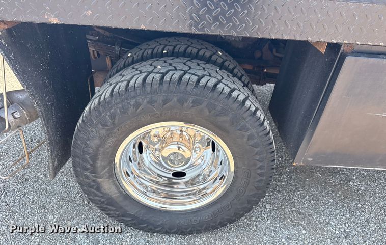 image for item EG6108 2017 Ford F350 Super Duty Crew Cab flatbed pickup truck