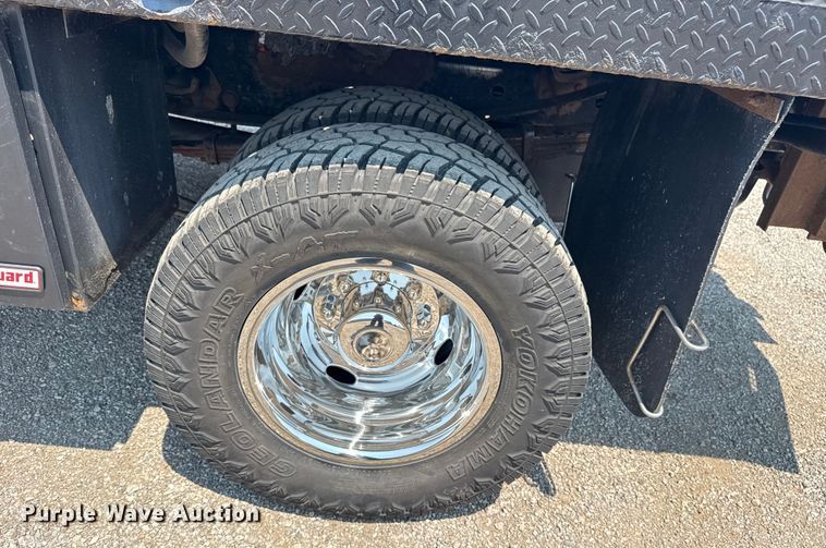 image for item EG6108 2017 Ford F350 Super Duty Crew Cab flatbed pickup truck