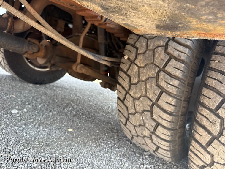 image for item EG6108 2017 Ford F350 Super Duty Crew Cab flatbed pickup truck