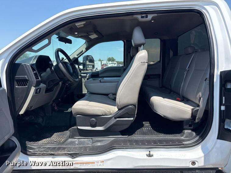 image for item EG6123 2018 Ford F550 Super Duty truck cab and chassis