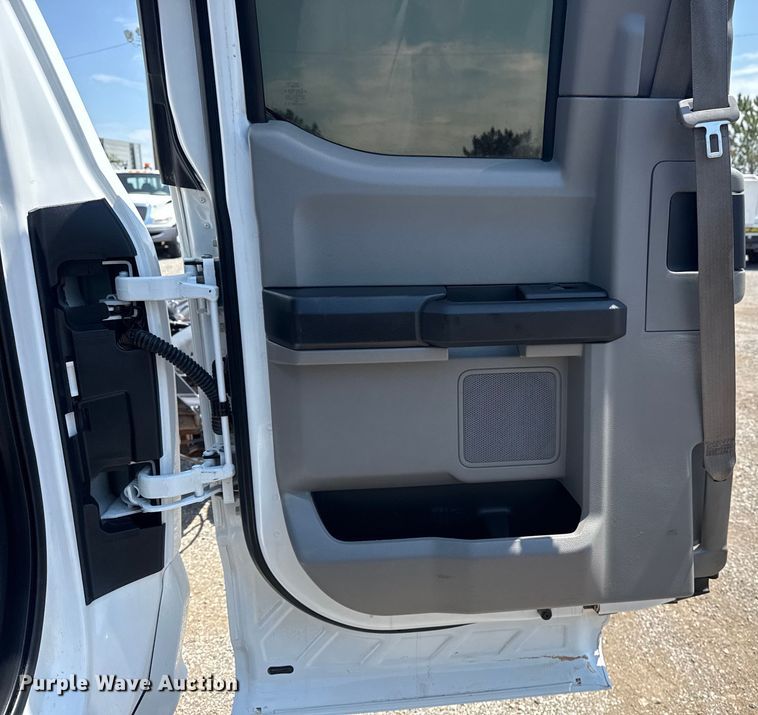 image for item EG6123 2018 Ford F550 Super Duty truck cab and chassis