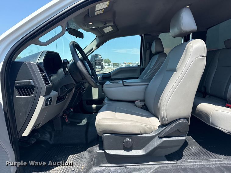 image for item EG6123 2018 Ford F550 Super Duty truck cab and chassis