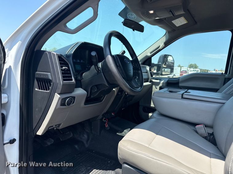 image for item EG6123 2018 Ford F550 Super Duty truck cab and chassis