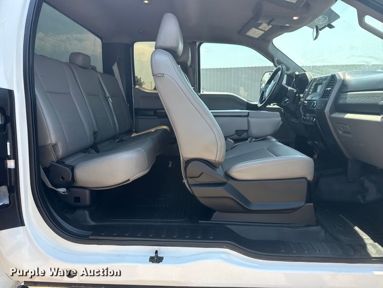 image for item EG6123 2018 Ford F550 Super Duty truck cab and chassis