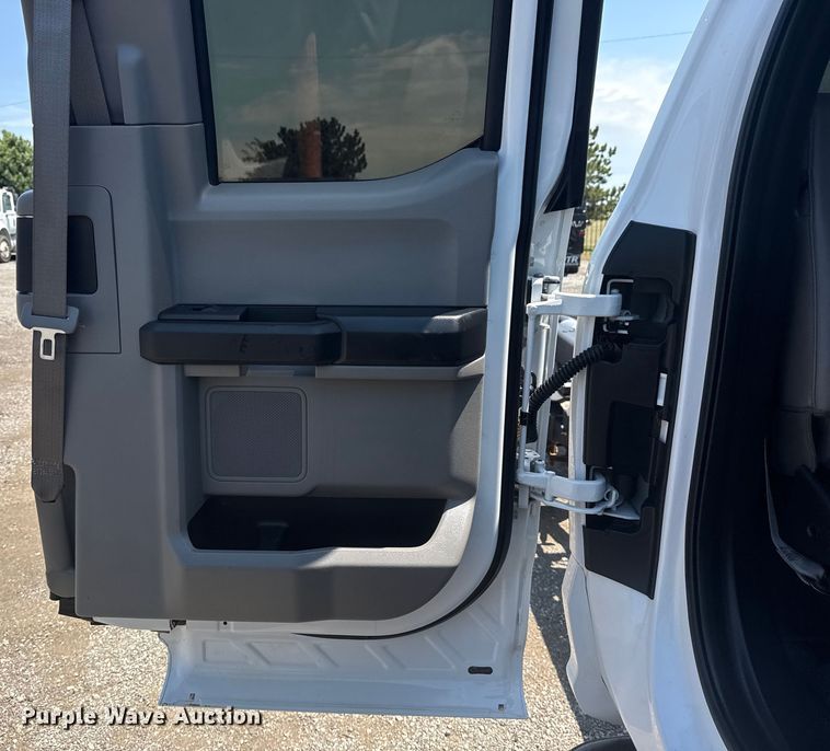 image for item EG6123 2018 Ford F550 Super Duty truck cab and chassis