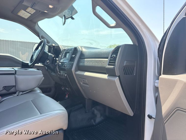 image for item EG6123 2018 Ford F550 Super Duty truck cab and chassis