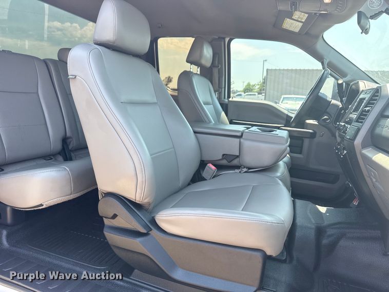 image for item EG6123 2018 Ford F550 Super Duty truck cab and chassis