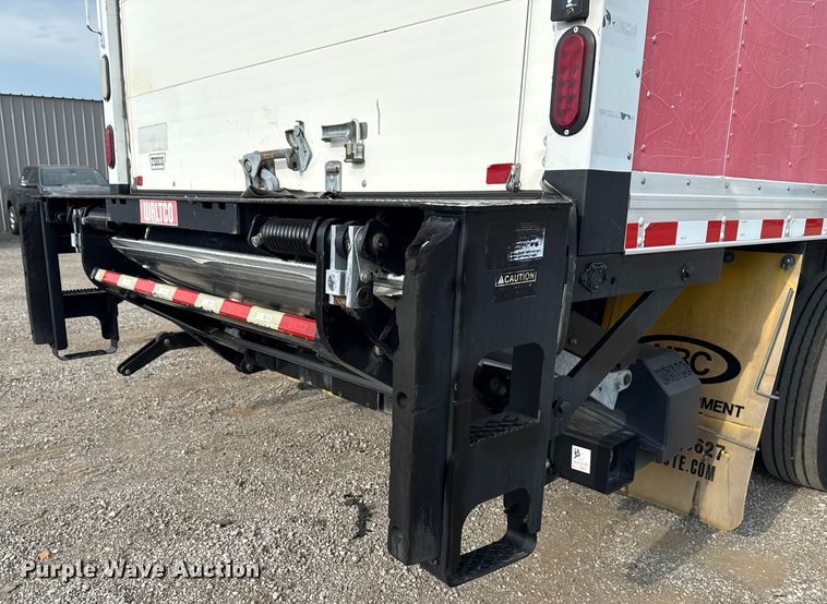 image for item EG6125 2013 Ford F650 Super Duty box truck