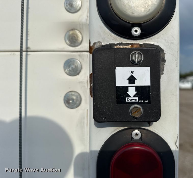 image for item EG6125 2013 Ford F650 Super Duty box truck