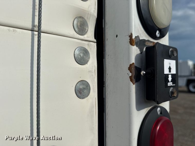 image for item EG6125 2013 Ford F650 Super Duty box truck