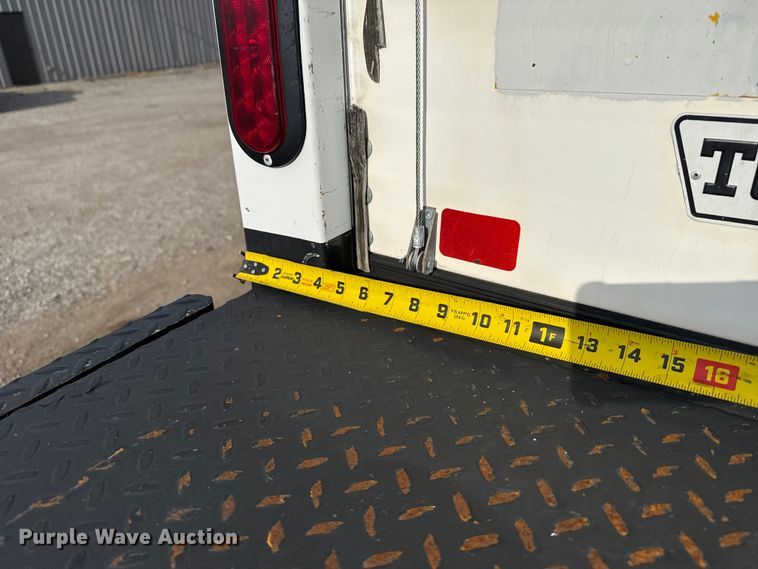 image for item EG6125 2013 Ford F650 Super Duty box truck