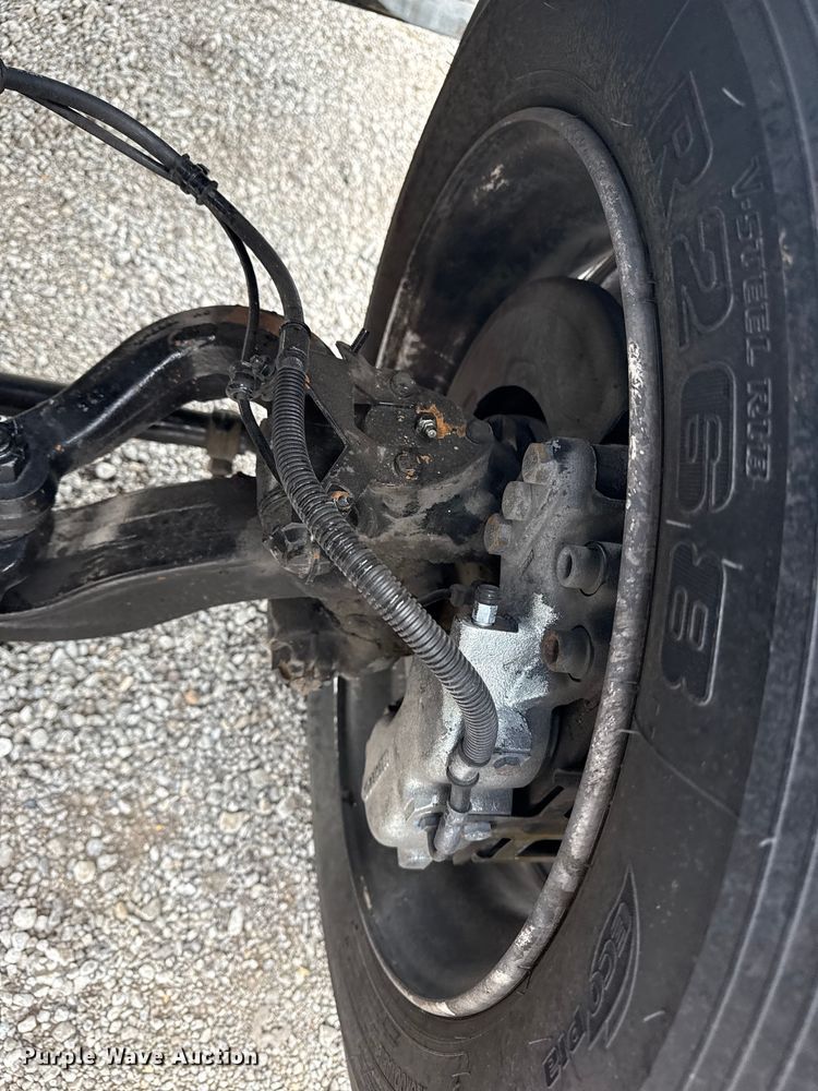 image for item EG6125 2013 Ford F650 Super Duty box truck