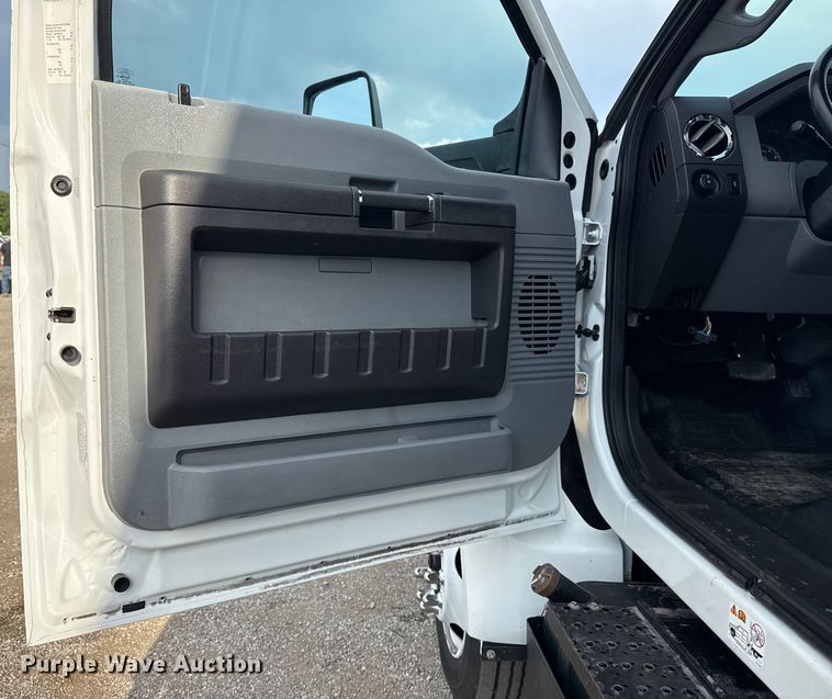 image for item EG6125 2013 Ford F650 Super Duty box truck