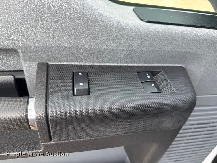 image for item EG6125 2013 Ford F650 Super Duty box truck