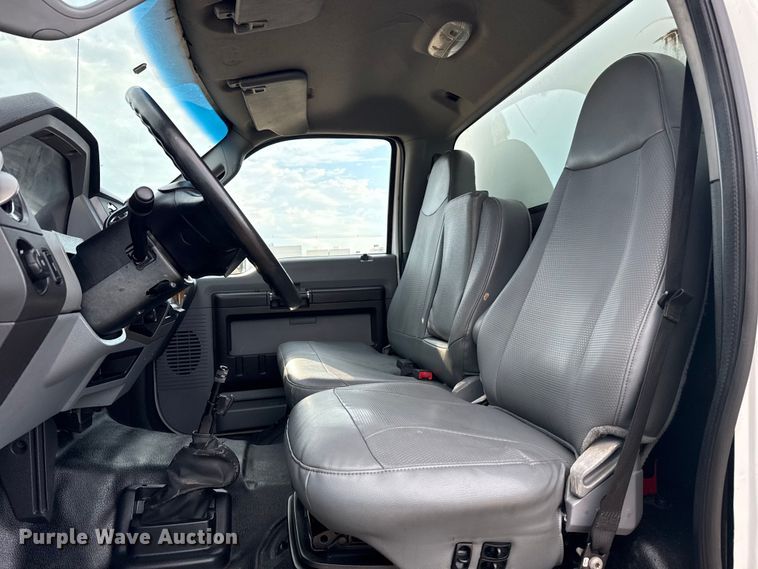 image for item EG6125 2013 Ford F650 Super Duty box truck