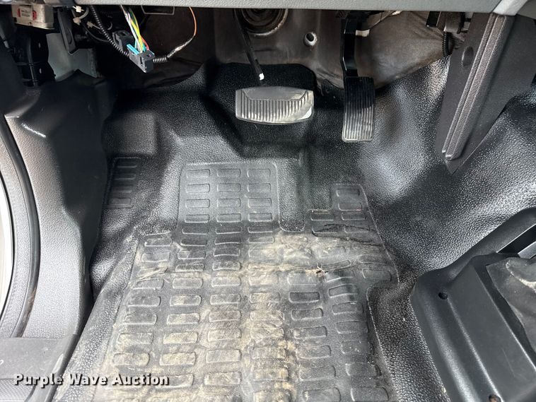 image for item EG6125 2013 Ford F650 Super Duty box truck