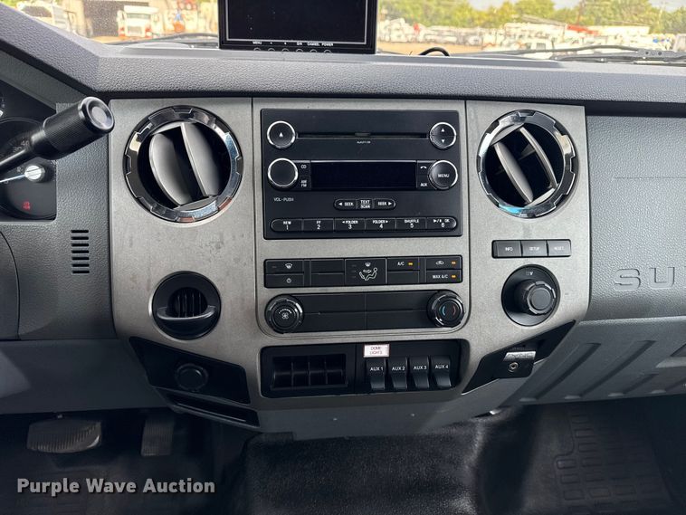 image for item EG6125 2013 Ford F650 Super Duty box truck