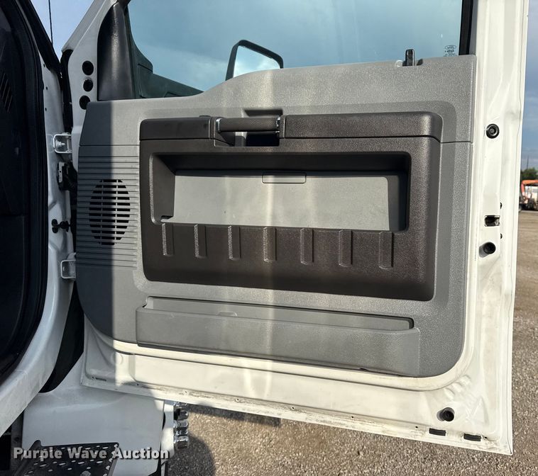 image for item EG6125 2013 Ford F650 Super Duty box truck